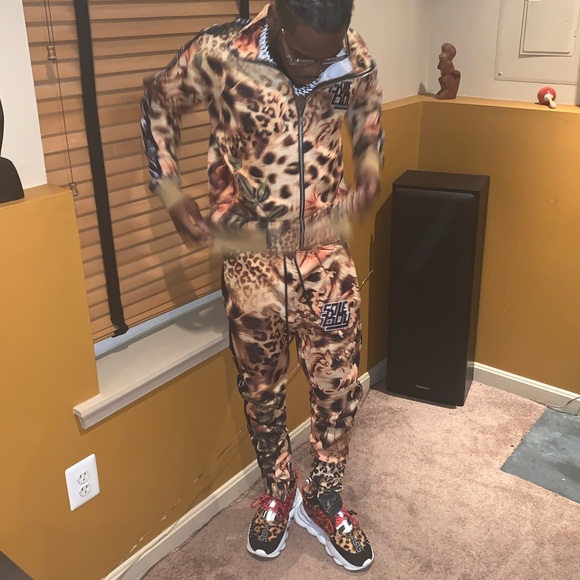 Meet your Posher, Khalil - Picture 11 of 16